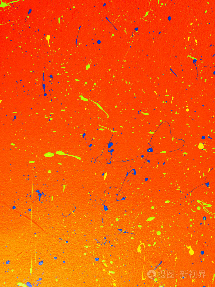 橙色表面上的绿色和蓝色水彩