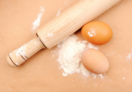 擀面杖 鸡蛋和面粉