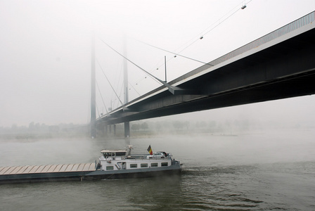 雾在莱茵河