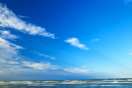 蓝蓝的天空 阳光和大海