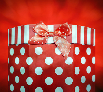 红色礼品盒圣诞概念