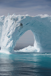格陵兰岛海岸外的冰山