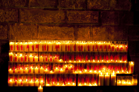 在教会里 candels