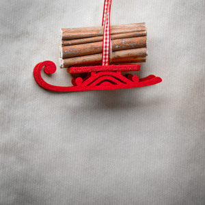 圣诞老人的童话圣诞装饰雪橇挂上一条丝带。O
