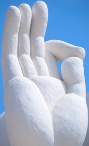 如来神掌白色如来佛的手掌,雕像的细节照片