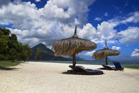 美丽的热带海滩在毛里求斯的豪华度假村