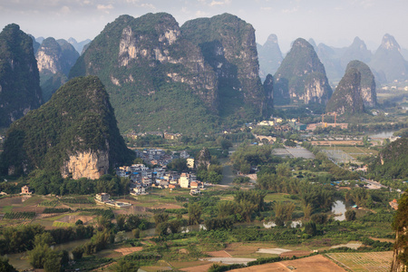 在阳朔的美丽喀斯特山区