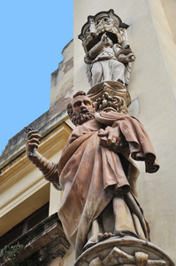 欧洲祭司雕塑图片