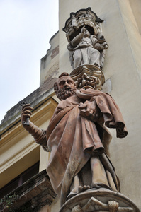 欧洲祭司雕塑图片