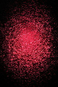 夜间紧急车辆的车上红色闪光.警察巡逻车的专业统一在夜间时间.