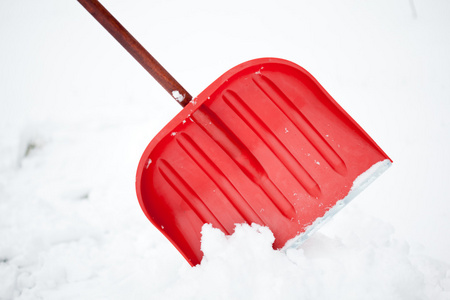 红色的除雪铲