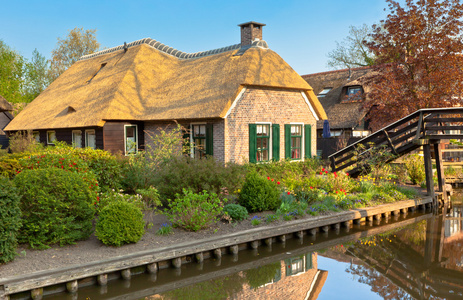 漂亮的传统荷兰房子