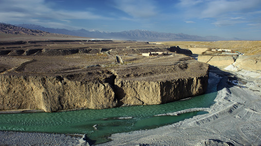 在嘉峪关，中国的 taolai 河大峡谷