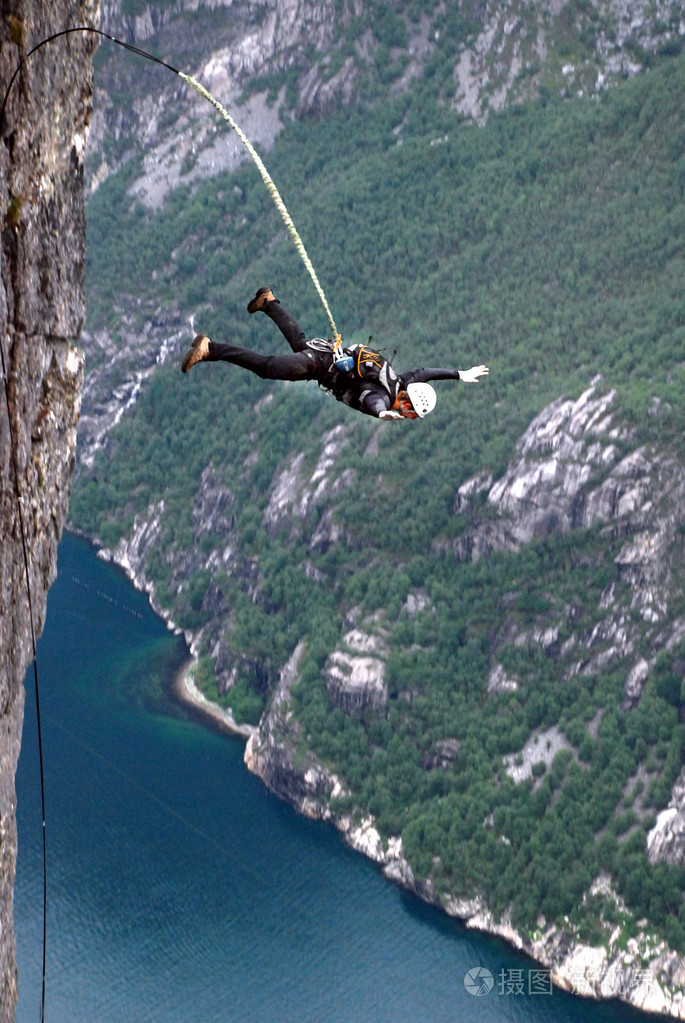 蹦极序列的巴尼奥斯 de agua 圣诞老人,厄瓜多尔,三藩