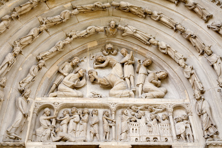 巴黎详细从侧东门户的圣丹尼第一次的哥特式大教堂