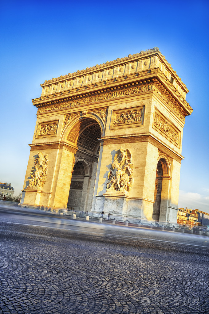 在巴黎凯旋门