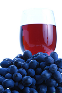 蓝色葡萄群集和红酒