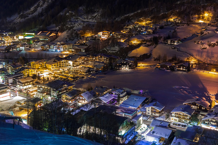 高山滑雪度假村 solden 奥地利在日落时