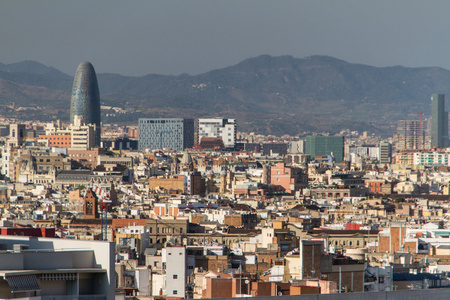 巴塞罗那天际的全景视图。西班牙