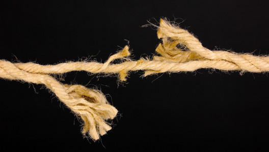 断绳被隔绝在黑色照片