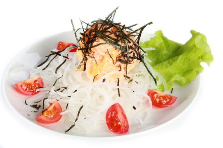 日本沙拉配三文鱼和番茄