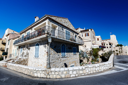 典型的地中海房子在昂蒂布，法国