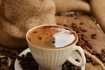 咖啡豆和 cupcoffee 豆和杯
