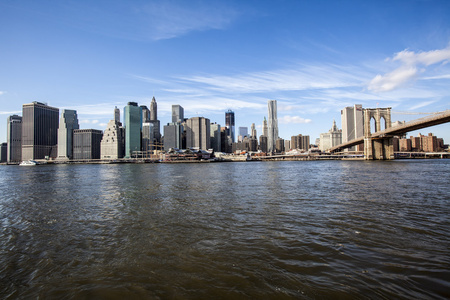 纽约布鲁克林大桥和曼哈顿下城