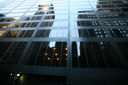 经典纽约思考中在曼哈顿的摩天大楼