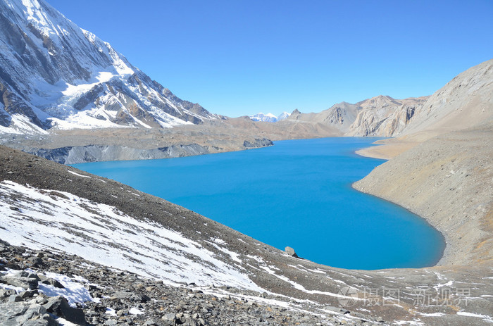 tilicho 山下湖在尼泊尔，海平面以上 4920 英尺