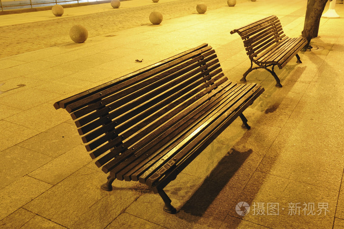 晚上的长椅