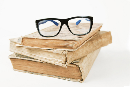 眼镜和书籍