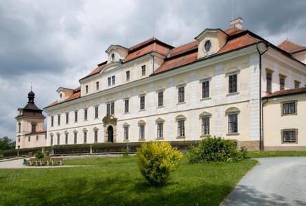 捷克共和国里奇诺夫和克内兹诺城堡