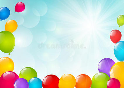 阳光背景下的彩色气球