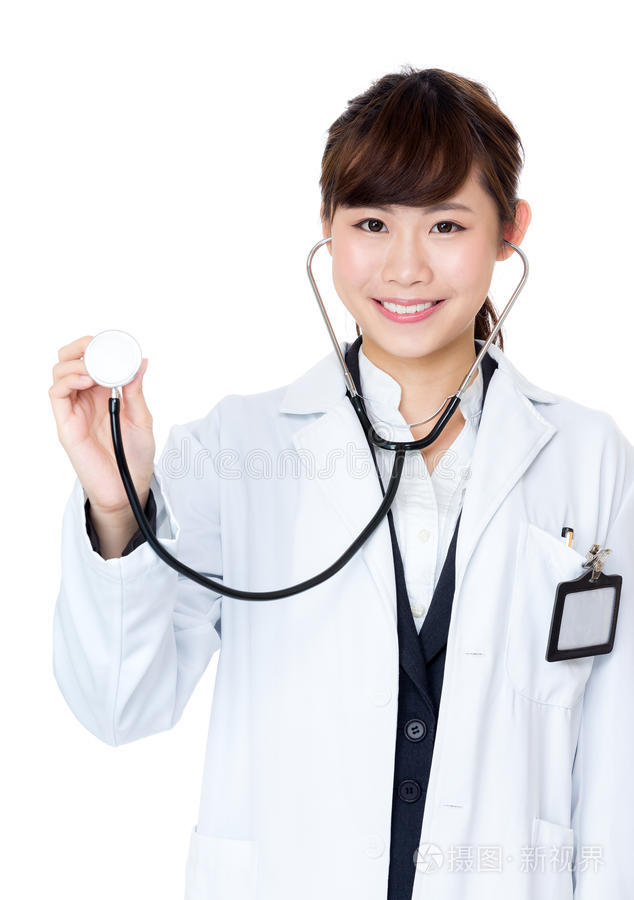 亚洲女医生手持听诊器
