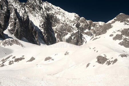 中国丽江附近的玉龙雪山。