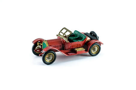 红色玩具模型车