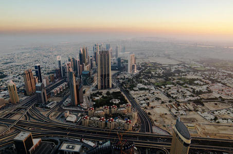 日出中的迪拜市中心