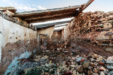 房屋废墟图片