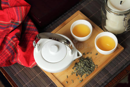 茶杯绿茶茶壶