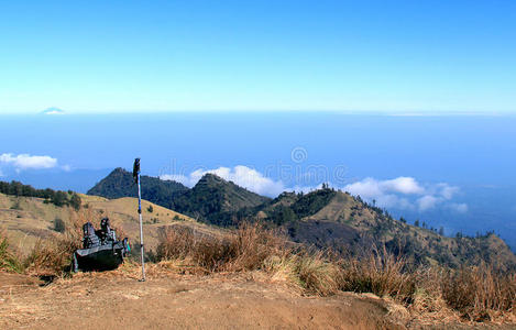 在印度尼西亚龙目岛的林贾尼山徒步旅行