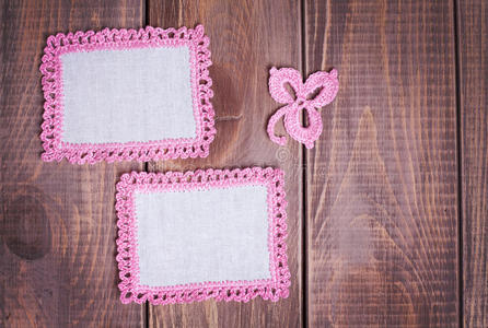 粉红色蕾丝餐巾
