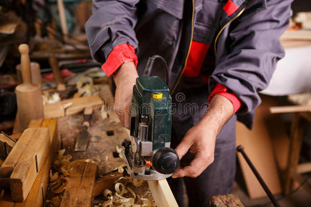木工用电刨细木工图片