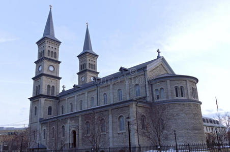 教堂双尖顶中堂和后堂图片