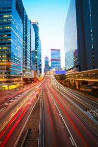 香港现代建筑背景道路灯光小道图片