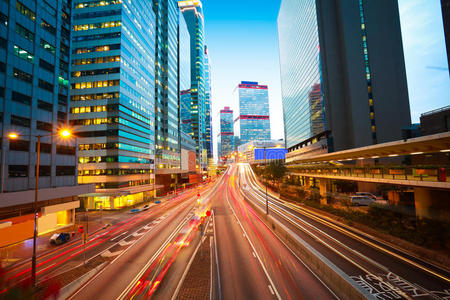 香港现代建筑背景道路灯光小道图片