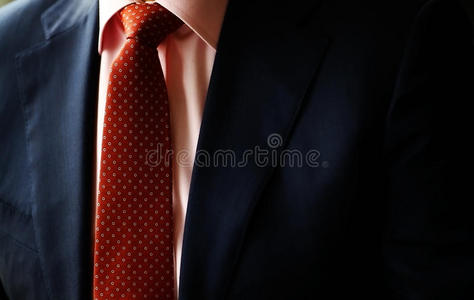 西服和红领带