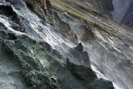 令人惊讶的彩色岩石在Landmannalaugar地区，冰岛