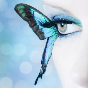 美丽的女人眼睛特写蝴蝶翅膀