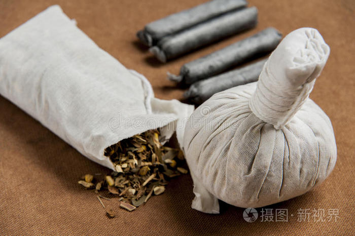 真空,中国替代药物耳廓种子处理泰式草药按摩足底按摩背部皮肤真空